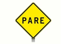 pare-amarelo.webp